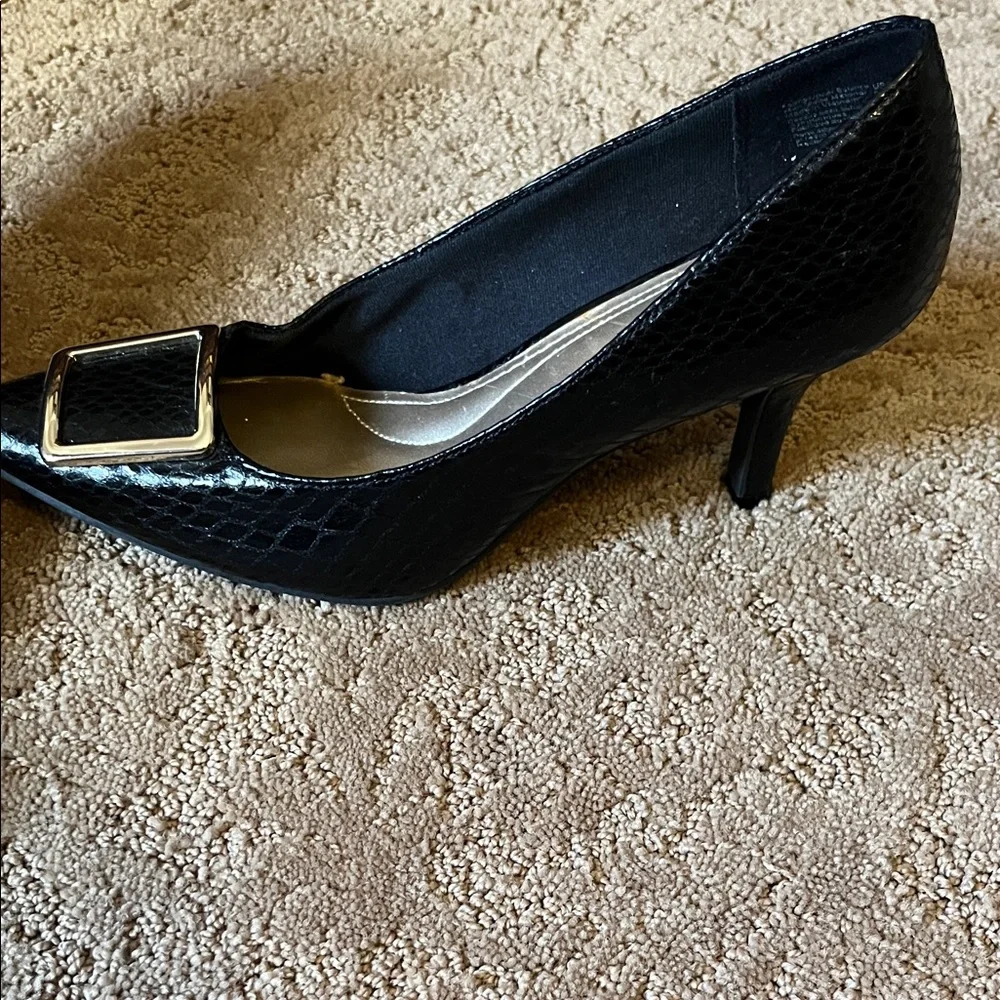 Comfort Plus by Predictions Black Heels with Gold Buckle - Picture 6 of 10